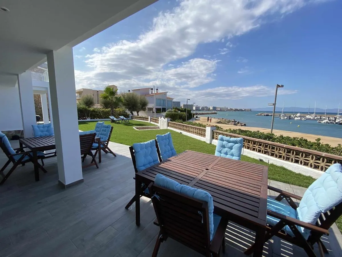 Villa Sophie Alt Standing Frente Al Club Nautico خيرونا 0*,