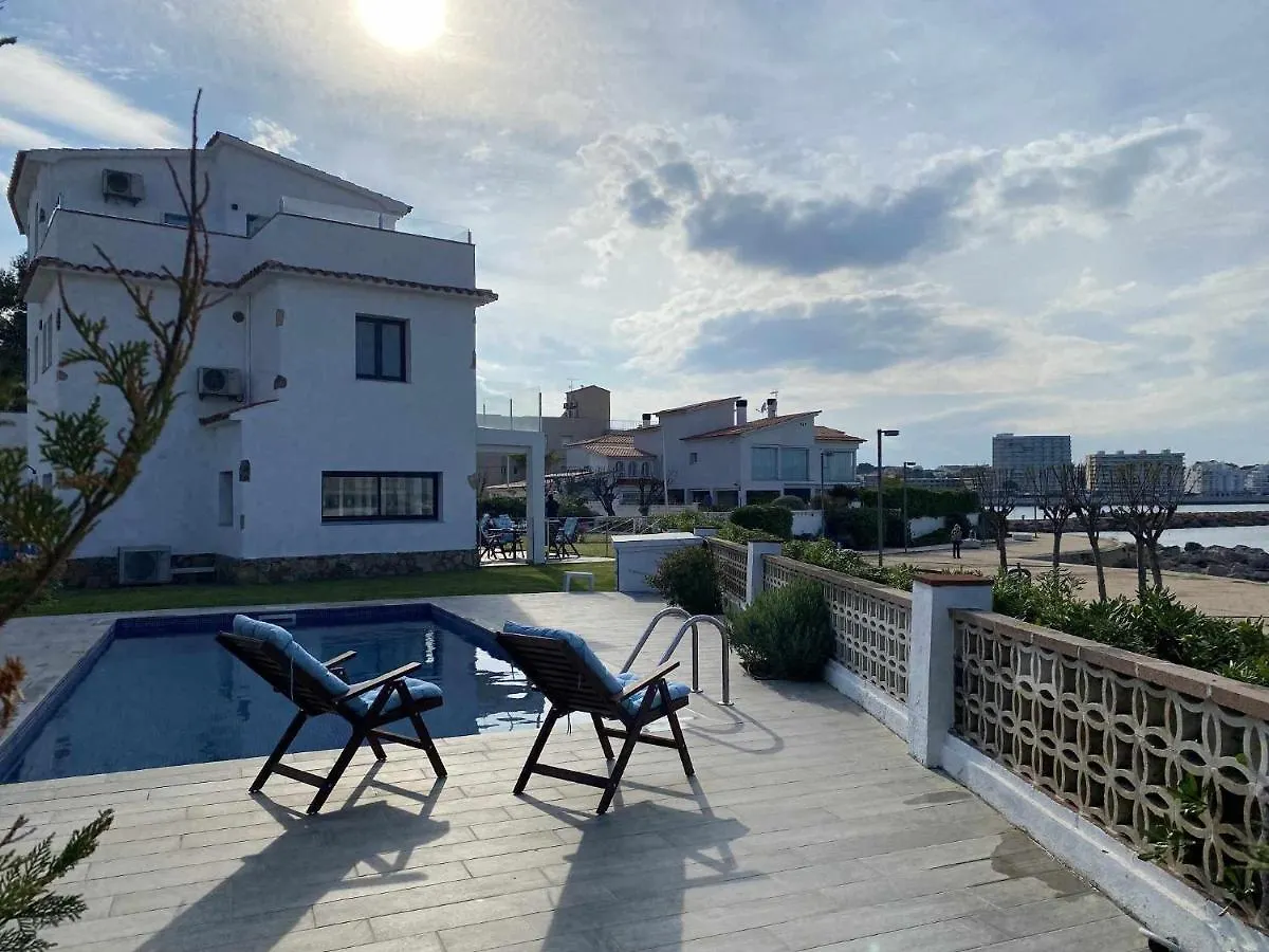 Villa Sophie Alt Standing Frente Al Club Nautico خيرونا